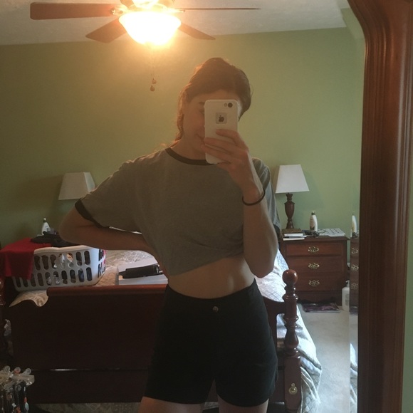 Size 6 high waisted black shorts - Picture 3 of 3